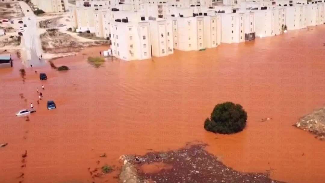 Trà miễn phí và tình người sau lũ ở Libya